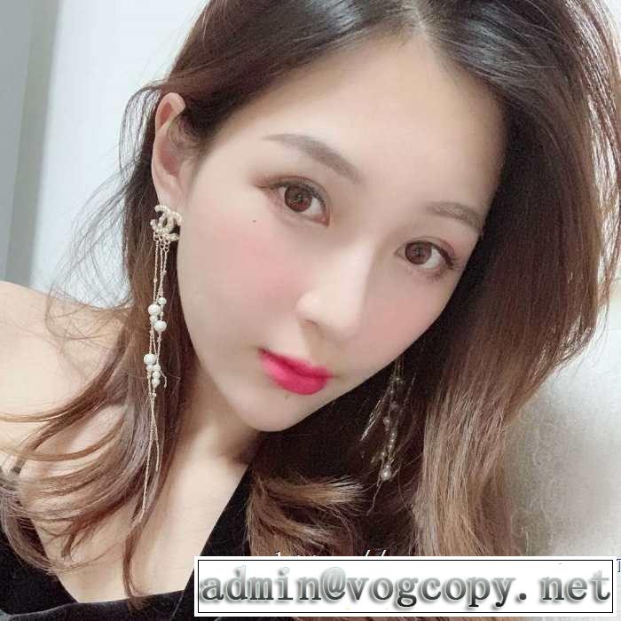 《2019年》今、注目のストリート CH CH派手にはなりすぎず  ピアス 通勤の定番