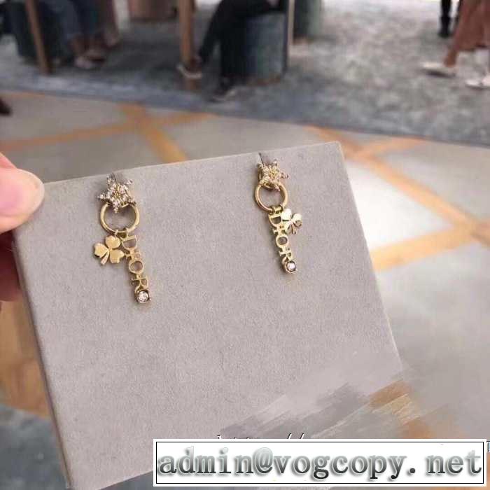 スタイルUPして着こなす ディオール DIOR 夏ファッションをおしゃれに楽しもう  ピアス 2019年春夏のトレンドアイテム