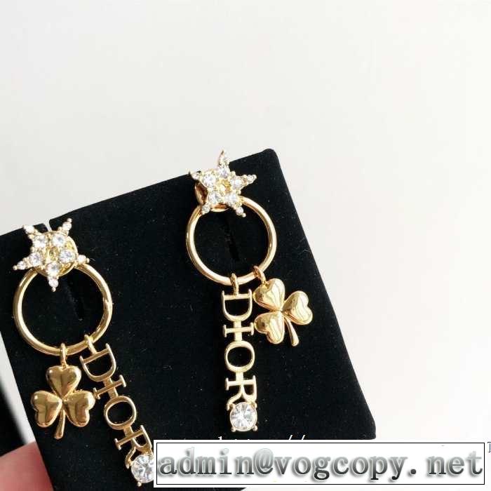 スタイルUPして着こなす ディオール DIOR 夏ファッションをおしゃれに楽しもう  ピアス 2019年春夏のトレンドアイテム