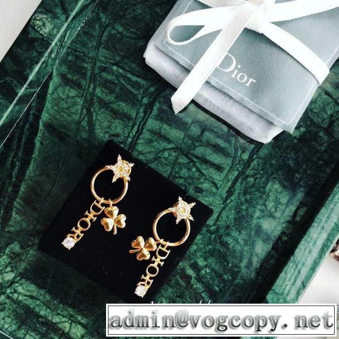 スタイルUPして着こなす ディオール DIOR 夏ファッションをおしゃれに楽しもう  ピアス 2019年春夏のトレンドアイテム