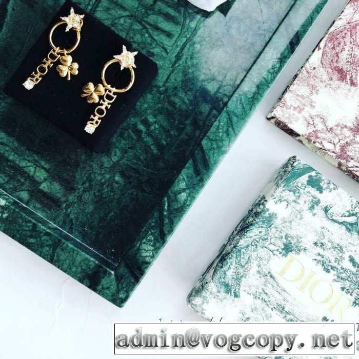 スタイルUPして着こなす ディオール DIOR 夏ファッションをおしゃれに楽しもう  ピアス 2019年春夏のトレンドアイテム