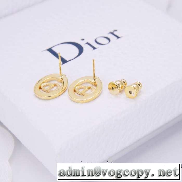 春夏のトレンドアイテム ピアス   爽やかすぎない大人の印象に  ディオール DIOR 2019春夏の大注目トレンド