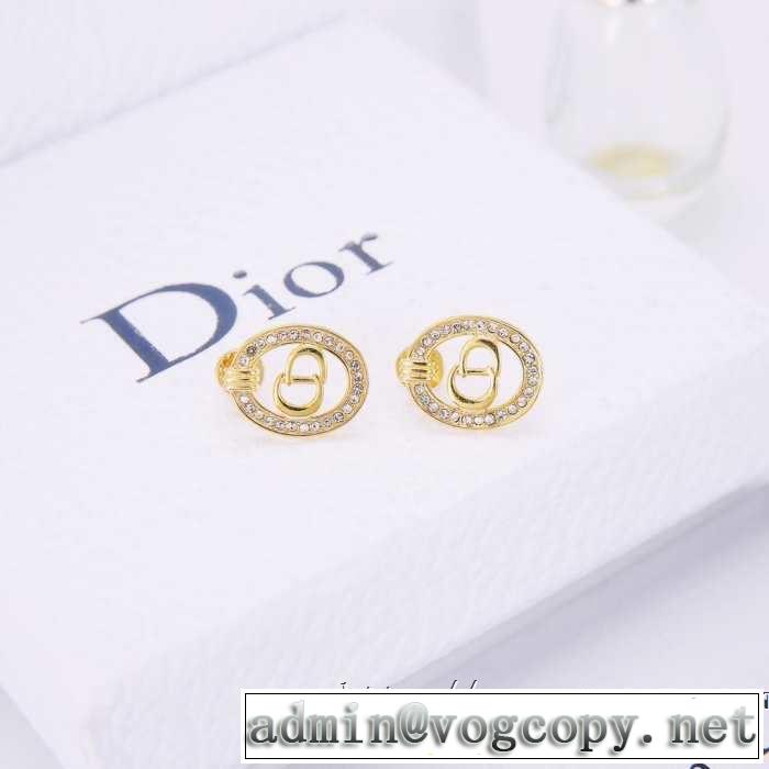 春夏のトレンドアイテム ピアス   爽やかすぎない大人の印象に  ディオール DIOR 2019春夏の大注目トレンド