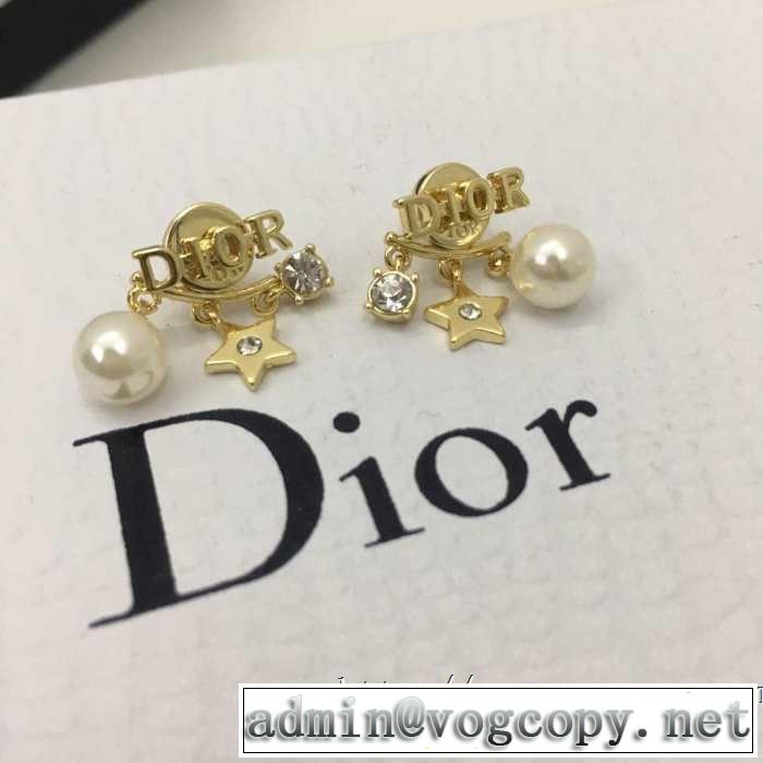 大人カジュアル夏ファッション2019 ディオール甘過ぎず大人な印象に  DIOR 今旬のシルエットバランス ピアス