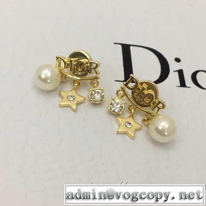 大人カジュアル夏ファッション2019 ディオール甘過ぎず大人な印象に  DIOR 今旬のシルエットバランス ピアス