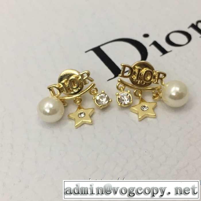 大人カジュアル夏ファッション2019 ディオール甘過ぎず大人な印象に  DIOR 今旬のシルエットバランス ピアス