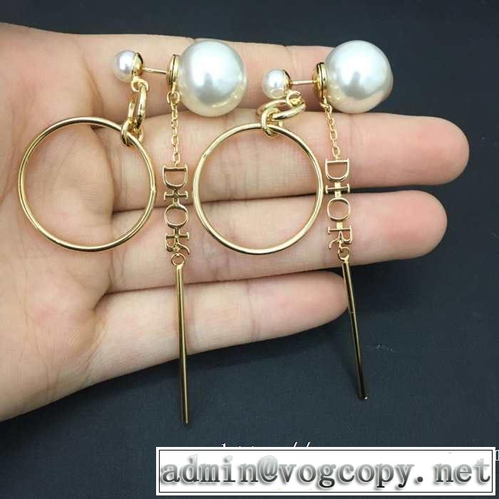 2019春夏も引き続きトレンド ピアス 今期注目のブランドトレンド ディオール DIOR 大人のカジュアルスタイル