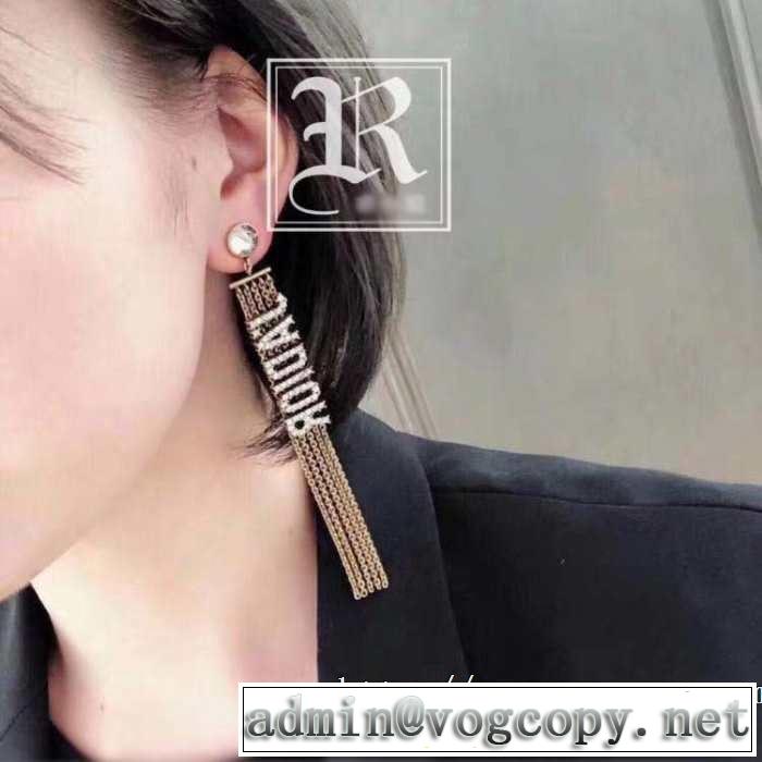 新作コレクションを見る ディオール2019年の春夏に着たい DIOR 馴染みやすいスタイル美品 ピアス