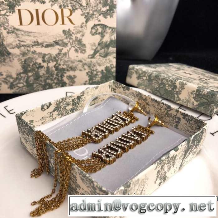 新作コレクションを見る ディオール2019年の春夏に着たい DIOR 馴染みやすいスタイル美品 ピアス
