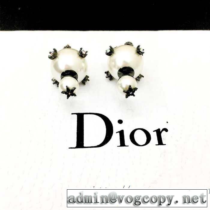 オシャレな印象に ディオール 2019春夏も引き続き人気セール DIOR おしゃれ上級者に挑戦 ピアス 春夏らしい華やか