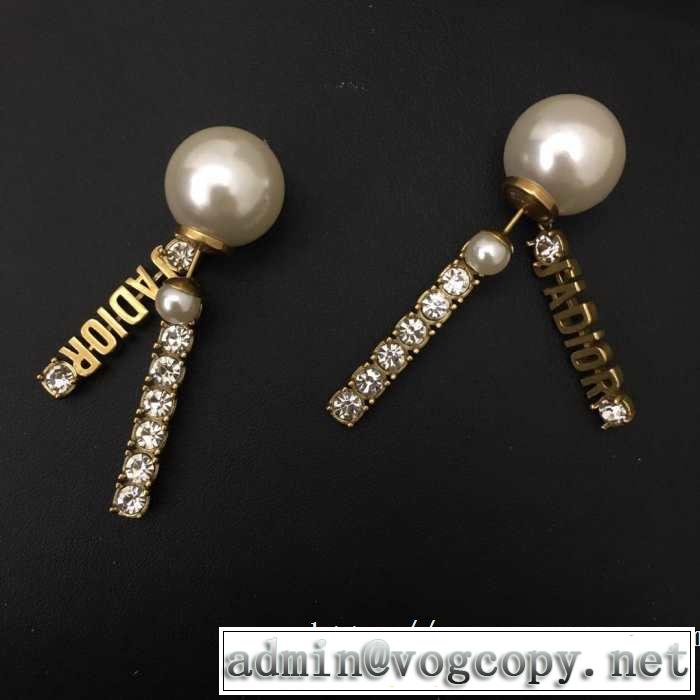 ピアス ディオール きちんと感が抜群 DIOR 夏らしい季節感 2019即旬な装いに クールな印象を引き立て