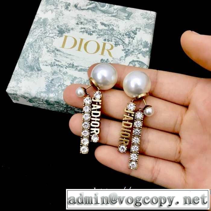 ピアス ディオール きちんと感が抜群 DIOR 夏らしい季節感 2019即旬な装いに クールな印象を引き立て