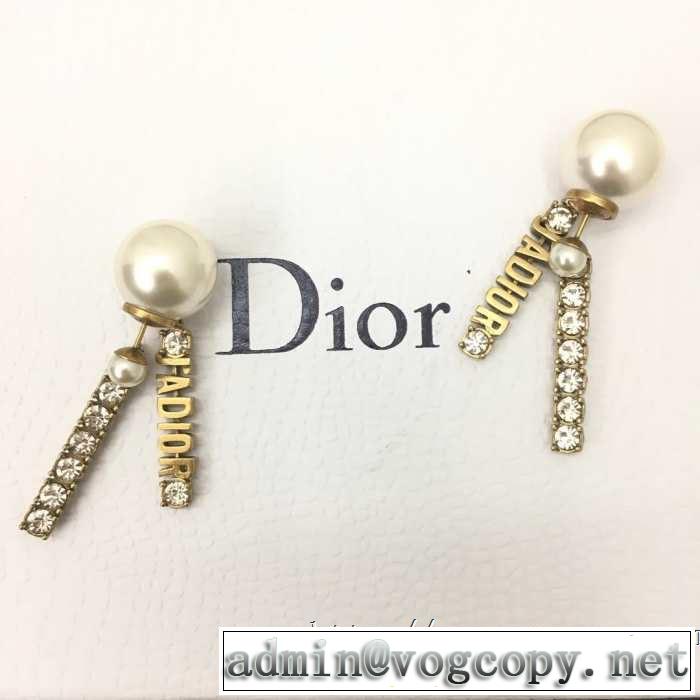 ピアス ディオール きちんと感が抜群 DIOR 夏らしい季節感 2019即旬な装いに クールな印象を引き立て