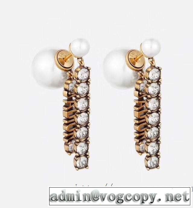 ピアス ディオール きちんと感が抜群 DIOR 夏らしい季節感 2019即旬な装いに クールな印象を引き立て