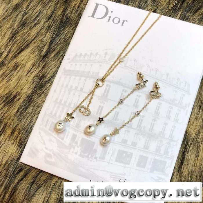 ドレスアップ効果も抜群 ディオール DIOR 2019年春夏流行ファッション ピアス トレンド感があって涼しげ