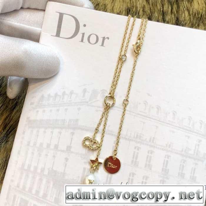 ドレスアップ効果も抜群 ディオール DIOR 2019年春夏流行ファッション ピアス トレンド感があって涼しげ