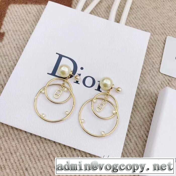 ピアス おすすめ大人かわいい着こなし ディオールリラックス感のある着こなし 2019夏ファション新品  DIOR 春色の最旬の人気アイテム