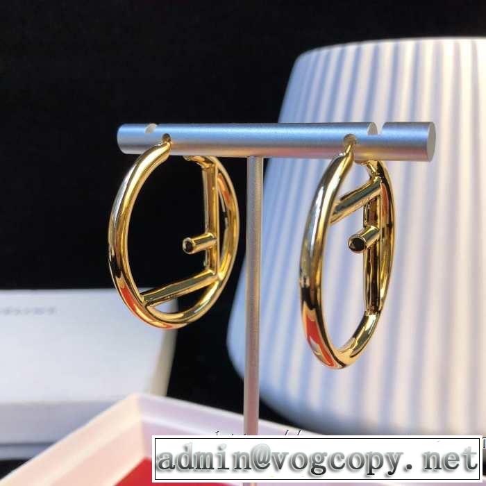 ピアス 春夏のトレンドアイテム フェンディ大人カジュアル夏ファッション2019  FENDI 定番のスタイル春夏限定
