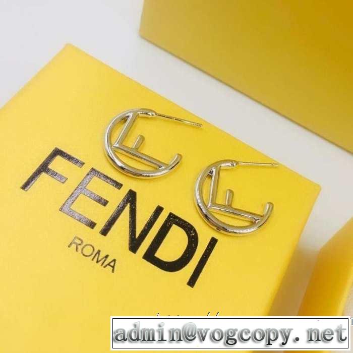 2019春夏も引き続きトレンド 大人のこなれた着こなし フェンディ FENDI 今年もトレンド ピアス