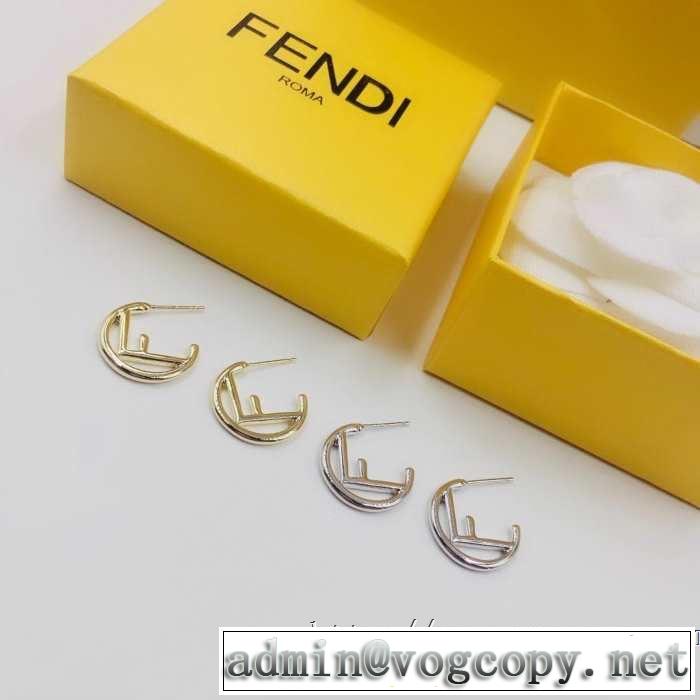 2019春夏も引き続きトレンド 大人のこなれた着こなし フェンディ FENDI 今年もトレンド ピアス