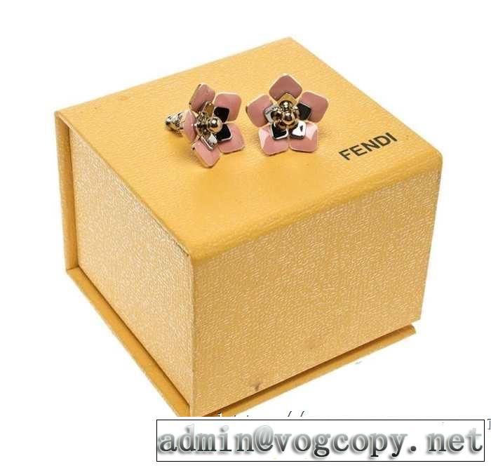 フェンディ FENDI 最新のトレンドブランド人気的 ピアス  軽やかな素材感 【2019春夏】最新コレクション