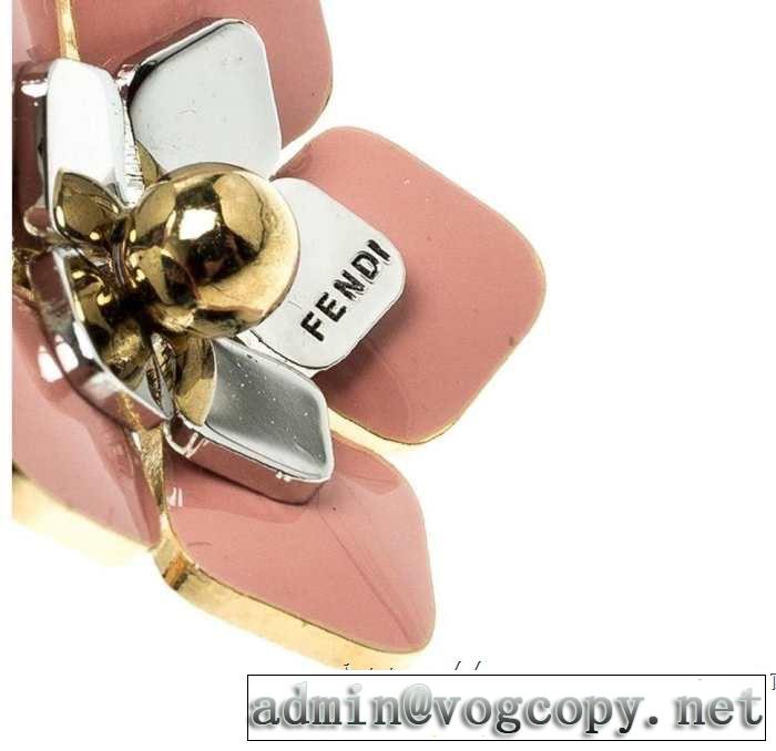 フェンディ FENDI 最新のトレンドブランド人気的 ピアス  軽やかな素材感 【2019春夏】最新コレクション