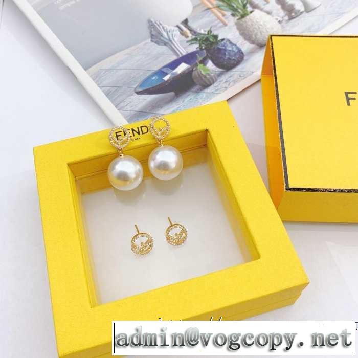 着回し力も抜群です！ ピアス 《2019年》今、注目のストリート フェンディ FENDI 派手にはなりすぎず