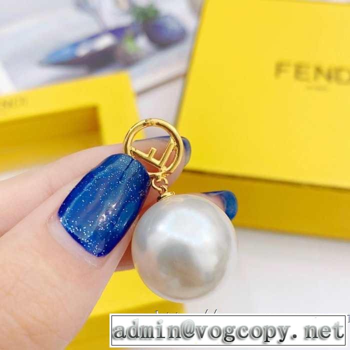 着回し力も抜群です！ ピアス 《2019年》今、注目のストリート フェンディ FENDI 派手にはなりすぎず