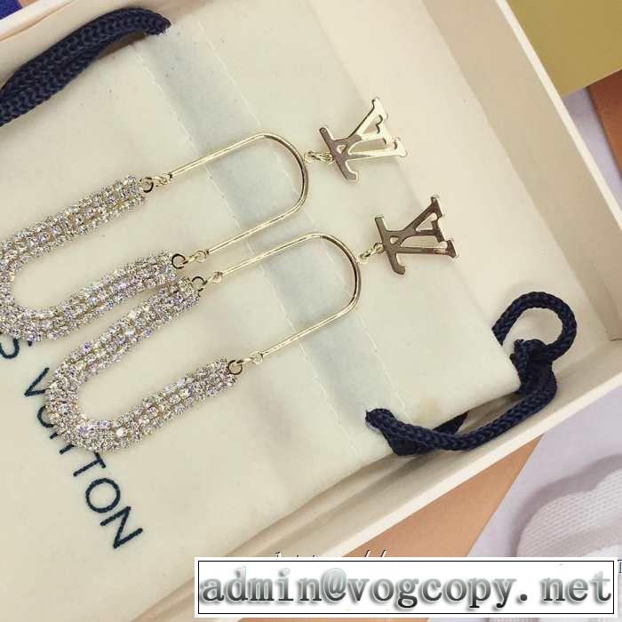 夏っぽさ新作アイテム ルイ ヴィトン元気な印象のコーデ  LOUIS VUITTON 2019春夏トレンドアイテム ピアス