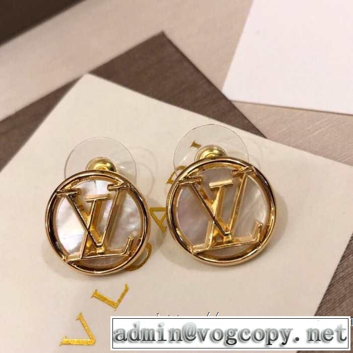 2019即旬な装いに  きちんと感が抜群 ピアス 夏らしい季節感 ルイ ヴィトン LOUIS VUITTON きれいめ上品に