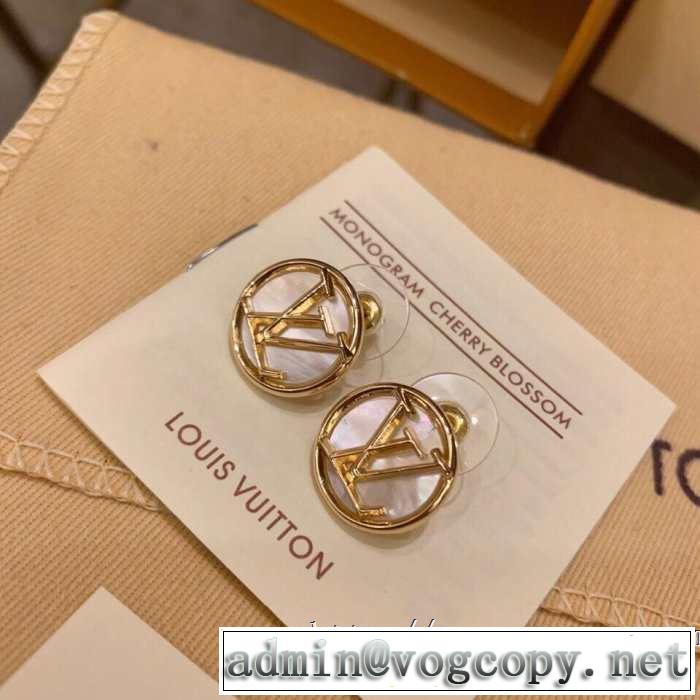 2019即旬な装いに  きちんと感が抜群 ピアス 夏らしい季節感 ルイ ヴィトン LOUIS VUITTON きれいめ上品に