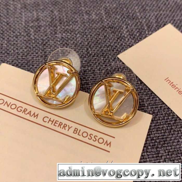 2019即旬な装いに  きちんと感が抜群 ピアス 夏らしい季節感 ルイ ヴィトン LOUIS VUITTON きれいめ上品に