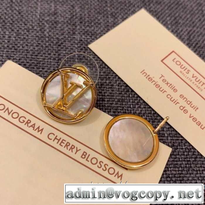 2019即旬な装いに  きちんと感が抜群 ピアス 夏らしい季節感 ルイ ヴィトン LOUIS VUITTON きれいめ上品に