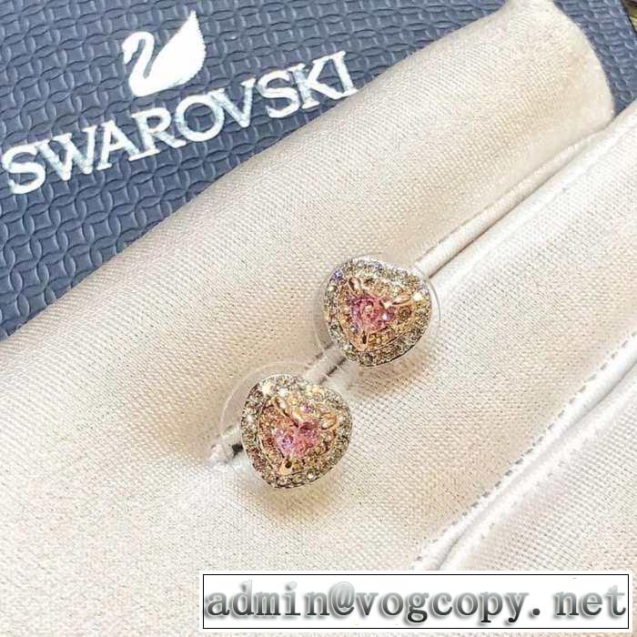 ピアス スワロフスキー SWAROVSKI 春夏シンプルファッションでOK！ 2019春夏の大注目トレンド