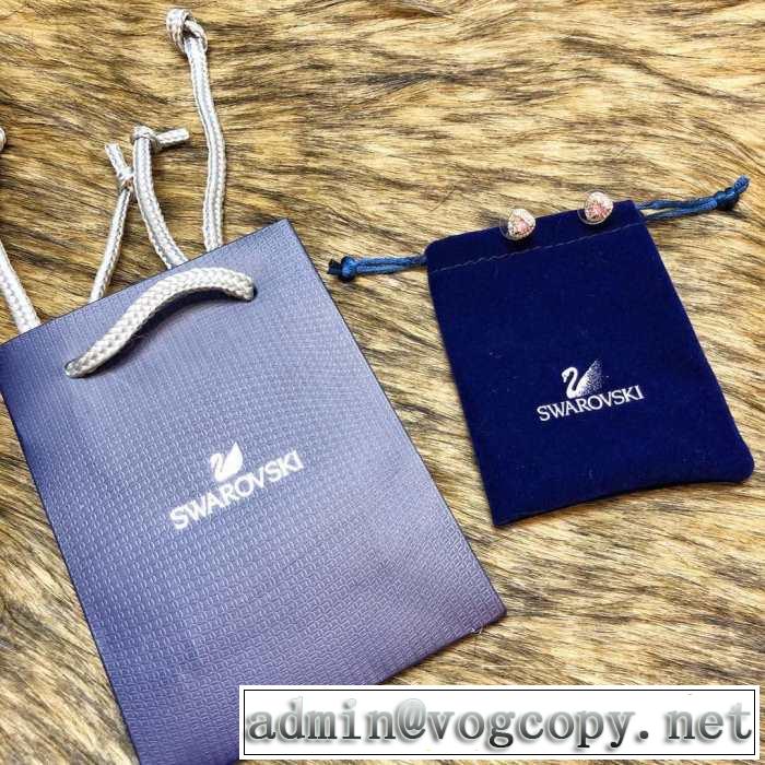 ピアス スワロフスキー SWAROVSKI 春夏シンプルファッションでOK！ 2019春夏の大注目トレンド