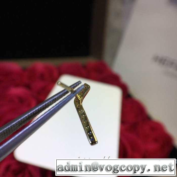 きちんと感が抜群 ティファニー Tiffany&Co 2019SSのトレンド商品 ピアス クールな印象を引き立て