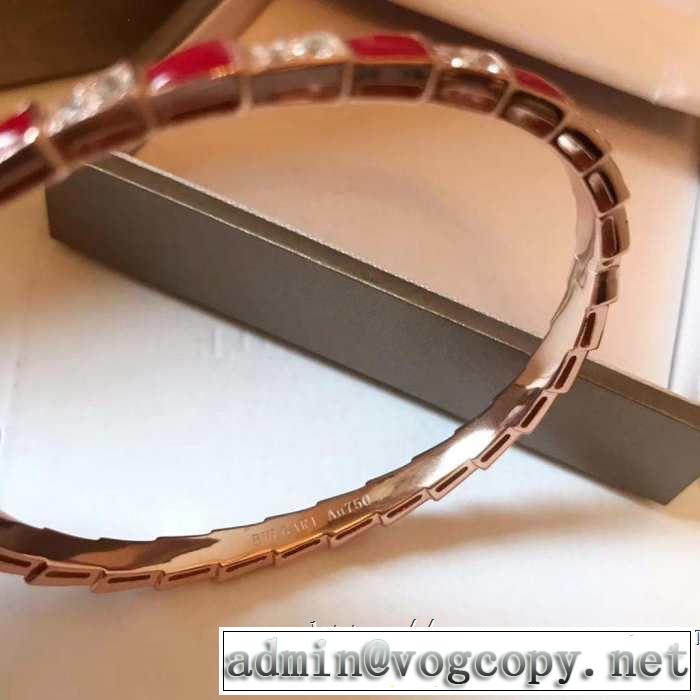 夏の大人カジュアルスタイル ブルガリ リラックススタイルが実現 BVLGARI 2019年最新ファッション ブレスレット
