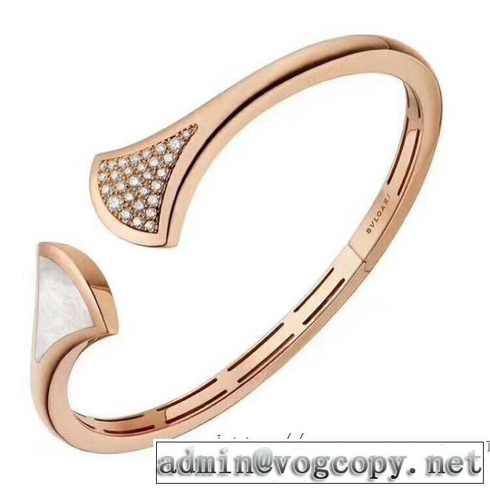 ブレスレット 上品な涼やかさある印象に ブルガリ 2019春夏の大注目トレンドBVLGARI 夏らしい品格が漂う