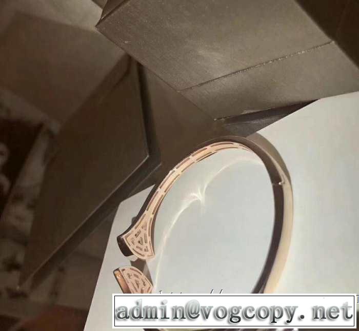 ブレスレット 上品な涼やかさある印象に ブルガリ 2019春夏の大注目トレンドBVLGARI 夏らしい品格が漂う
