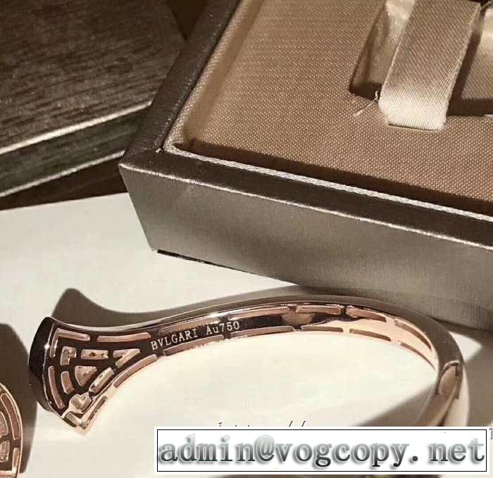 ブレスレット 上品な涼やかさある印象に ブルガリ 2019春夏の大注目トレンドBVLGARI 夏らしい品格が漂う