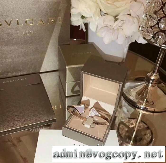 ブレスレット 上品な涼やかさある印象に ブルガリ 2019春夏の大注目トレンドBVLGARI 夏らしい品格が漂う