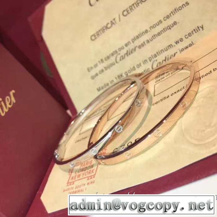 おしゃれな夏ファッション2019カルティエ CARTIER 季節感のあるファッション ブレスレット 気持ちいい真夏日にぴったり 