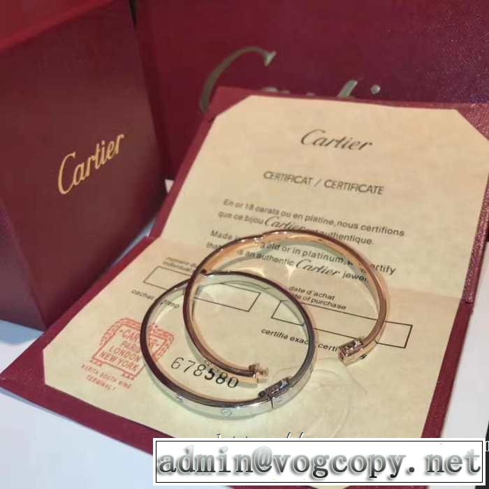 おしゃれな夏ファッション2019カルティエ CARTIER 季節感のあるファッション ブレスレット 気持ちいい真夏日にぴったり