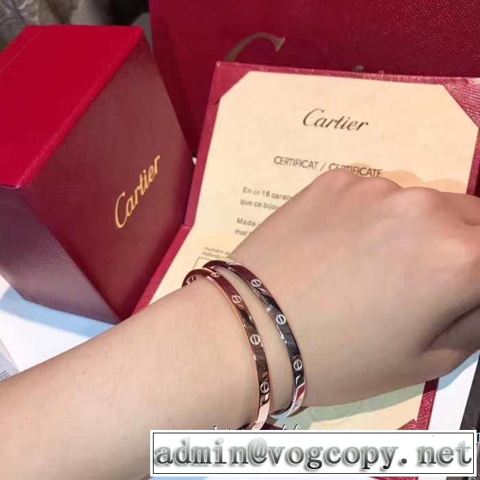 おしゃれな夏ファッション2019カルティエ CARTIER 季節感のあるファッション ブレスレット 気持ちいい真夏日にぴったり