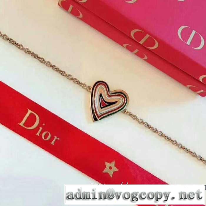 ちょっと大人の印象 ディオール 2019年春夏流行ファッション DIOR ブレスレット ドレスアップ効果も抜群 