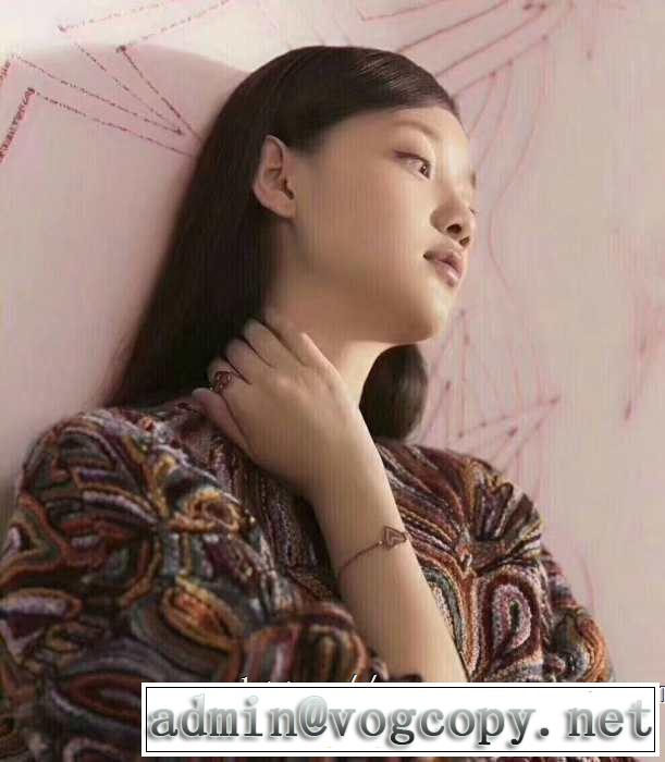 ちょっと大人の印象 ディオール 2019年春夏流行ファッション DIOR ブレスレット ドレスアップ効果も抜群