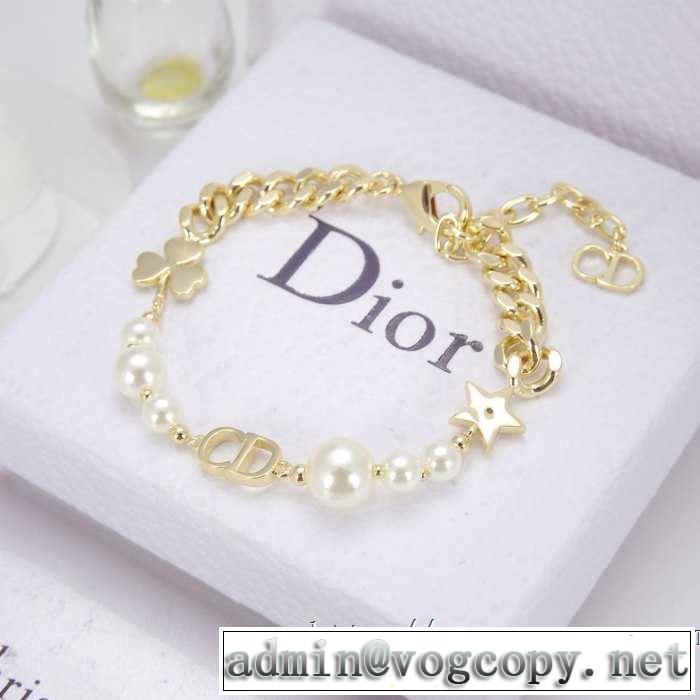 ブレスレット 2019年春夏流行ファッション ディオールファッションにトレンド  DIOR トレンド感があって涼しげ