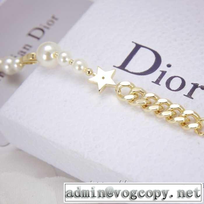 ブレスレット 2019年春夏流行ファッション ディオールファッションにトレンド  DIOR トレンド感があって涼しげ