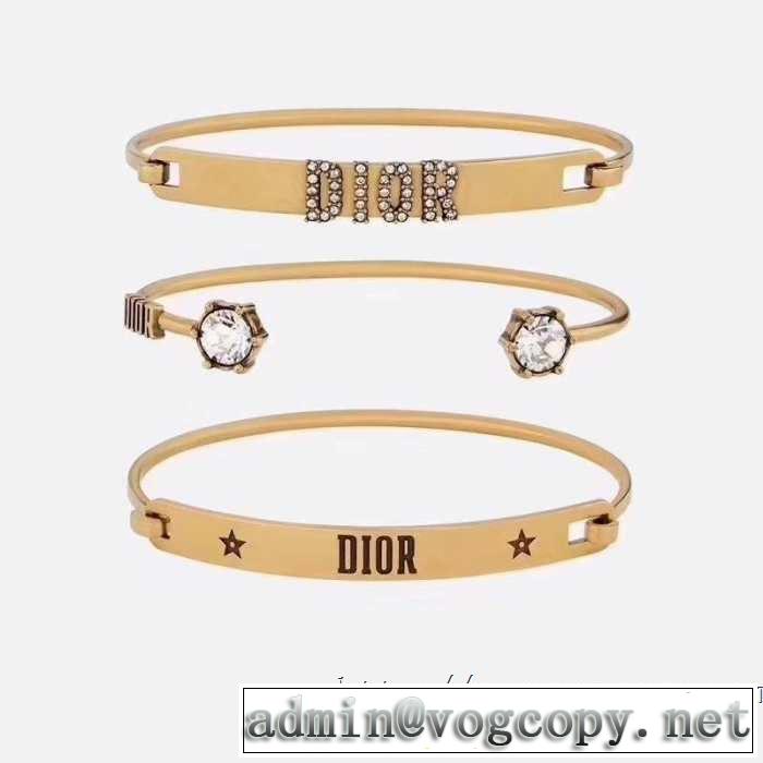 ディオール DIOR 気持ちいい真夏日にぴったり ブレスレット おしゃれな夏ファッション2019 清潔感のある肌見せ 