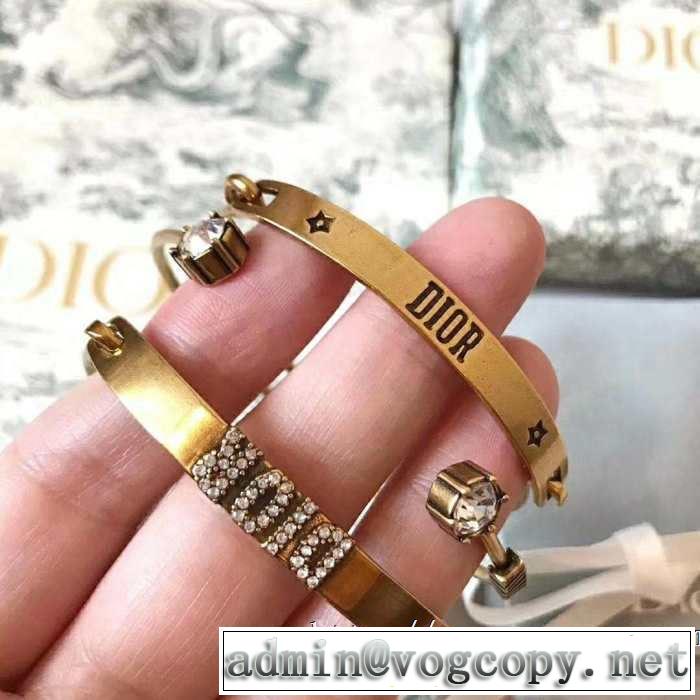 ディオール DIOR 気持ちいい真夏日にぴったり ブレスレット おしゃれな夏ファッション2019 清潔感のある肌見せ